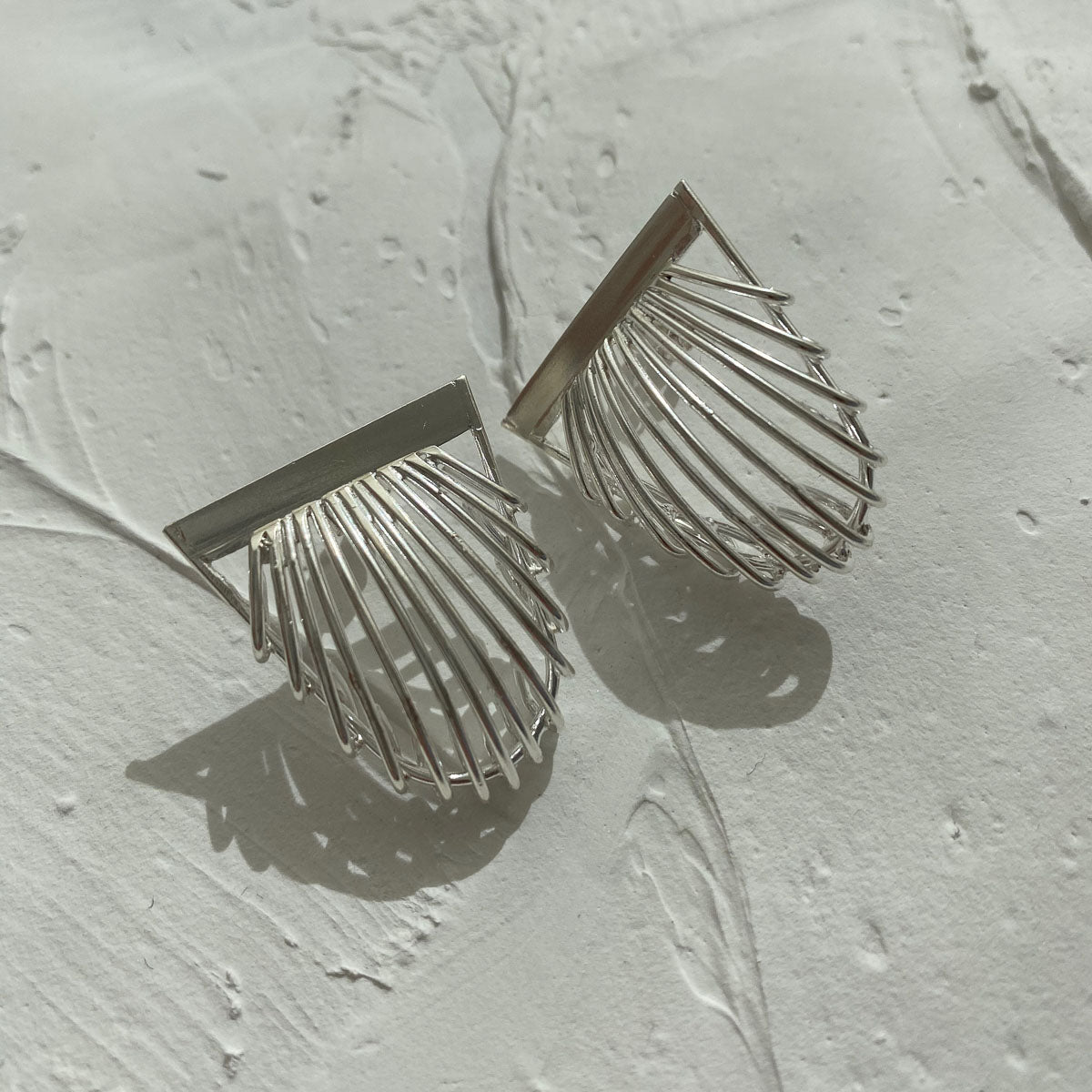 aretes-plata-lineas-hongos-minimalistas