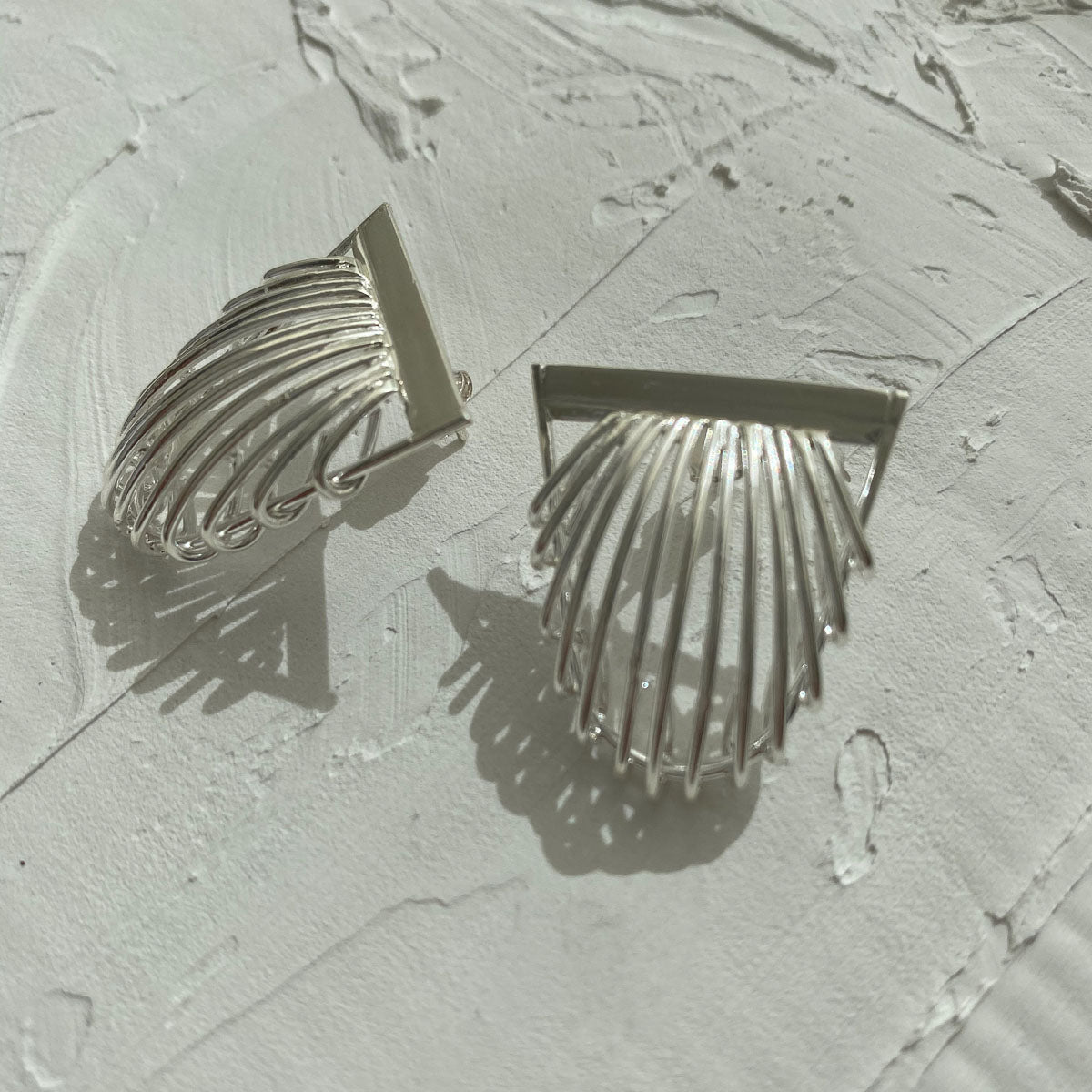 aretes-plata-lineas-hongos-minimalistas