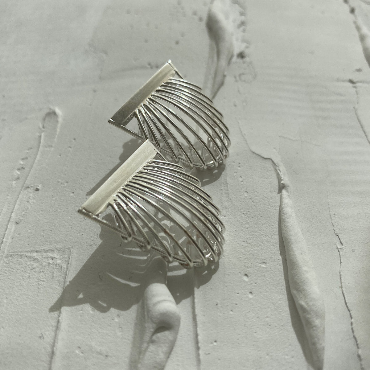 aretes-plata-lineas-hongos-minimalistas