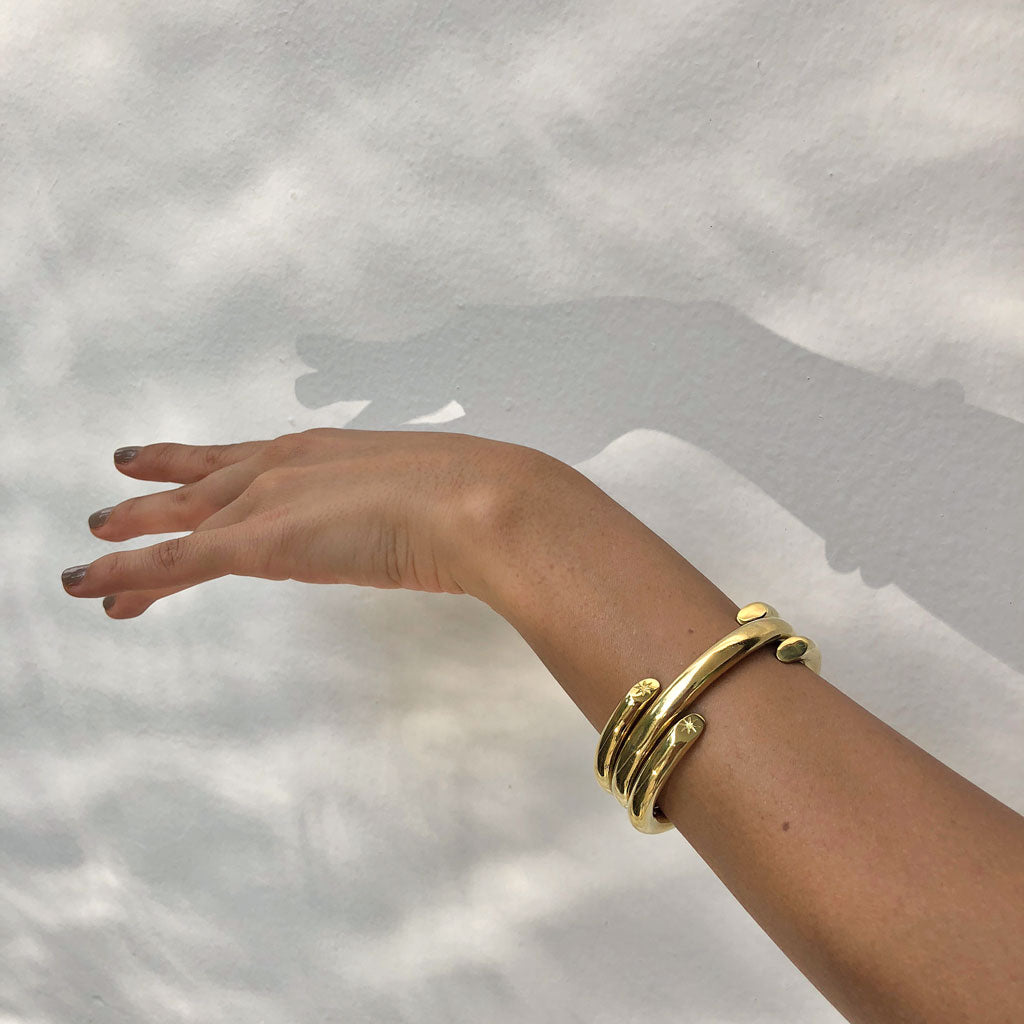 pulseras-aro-doradas-oro-minimalista-ana-buendia-jewelry