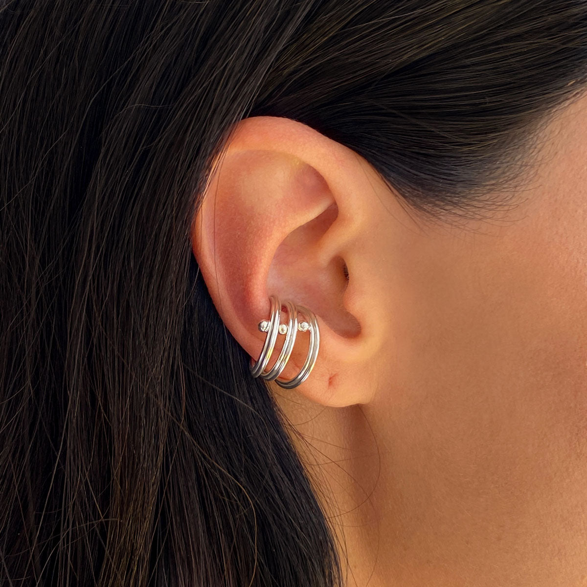 ear cuff plata lineas y esfera minimalista ana buendia