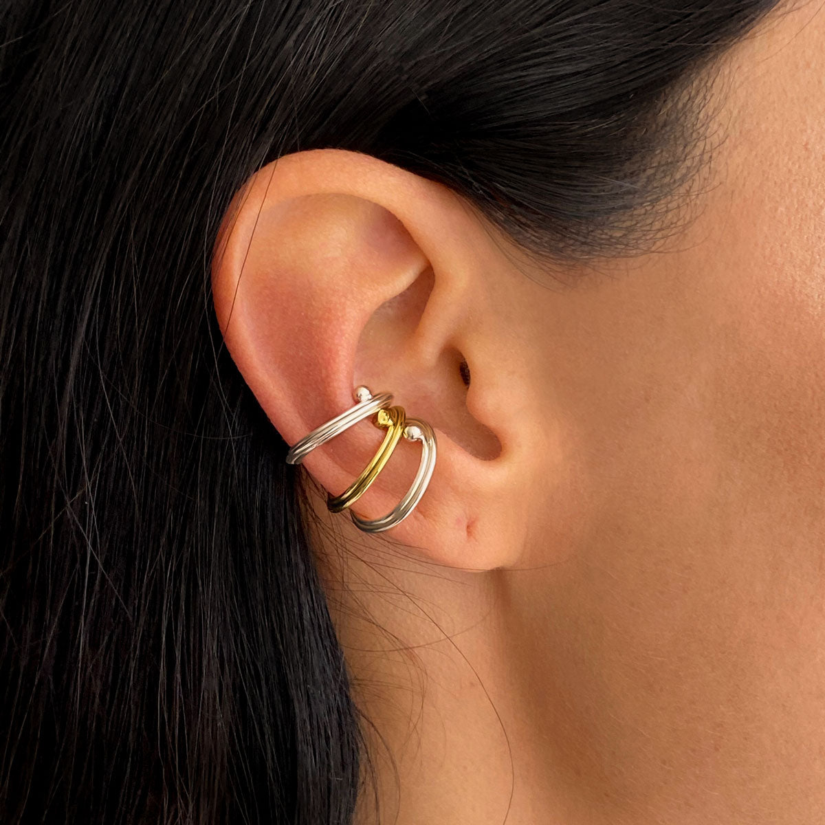 ear cuff plata y oro lineas y esfera minimalista