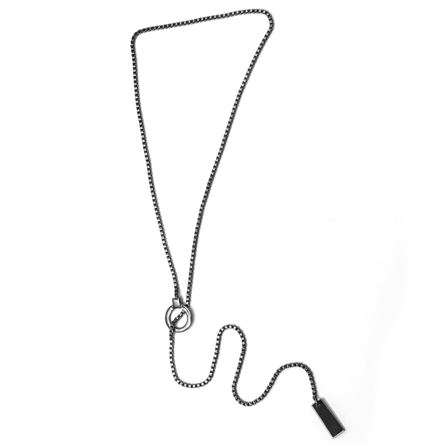 cadena en plata con baño en rodio negro minimalista esset
