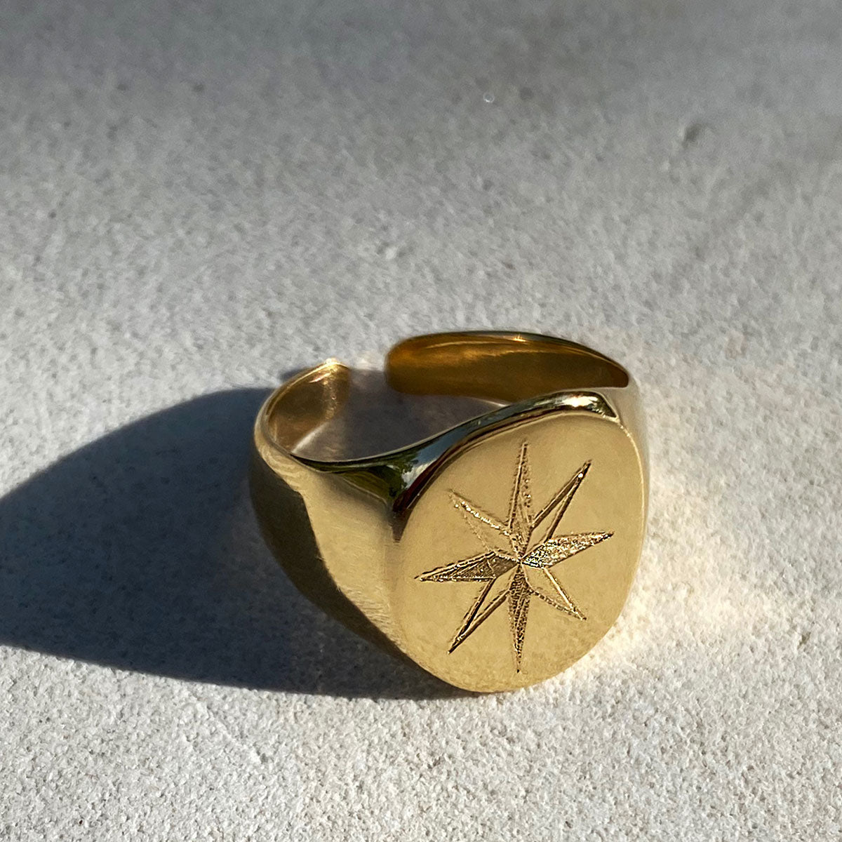 Anillo de familia estrella dorado grande