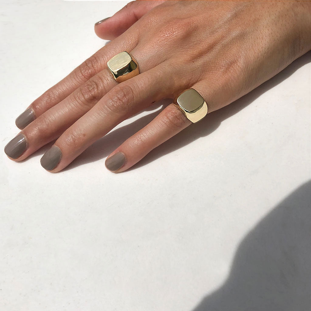 anillos signet de familia dorados de moda