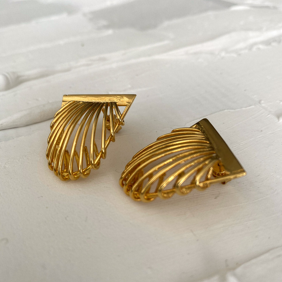 aretes-plata-oro-dorados-minimalistas-diseñadores-joyas-colombia