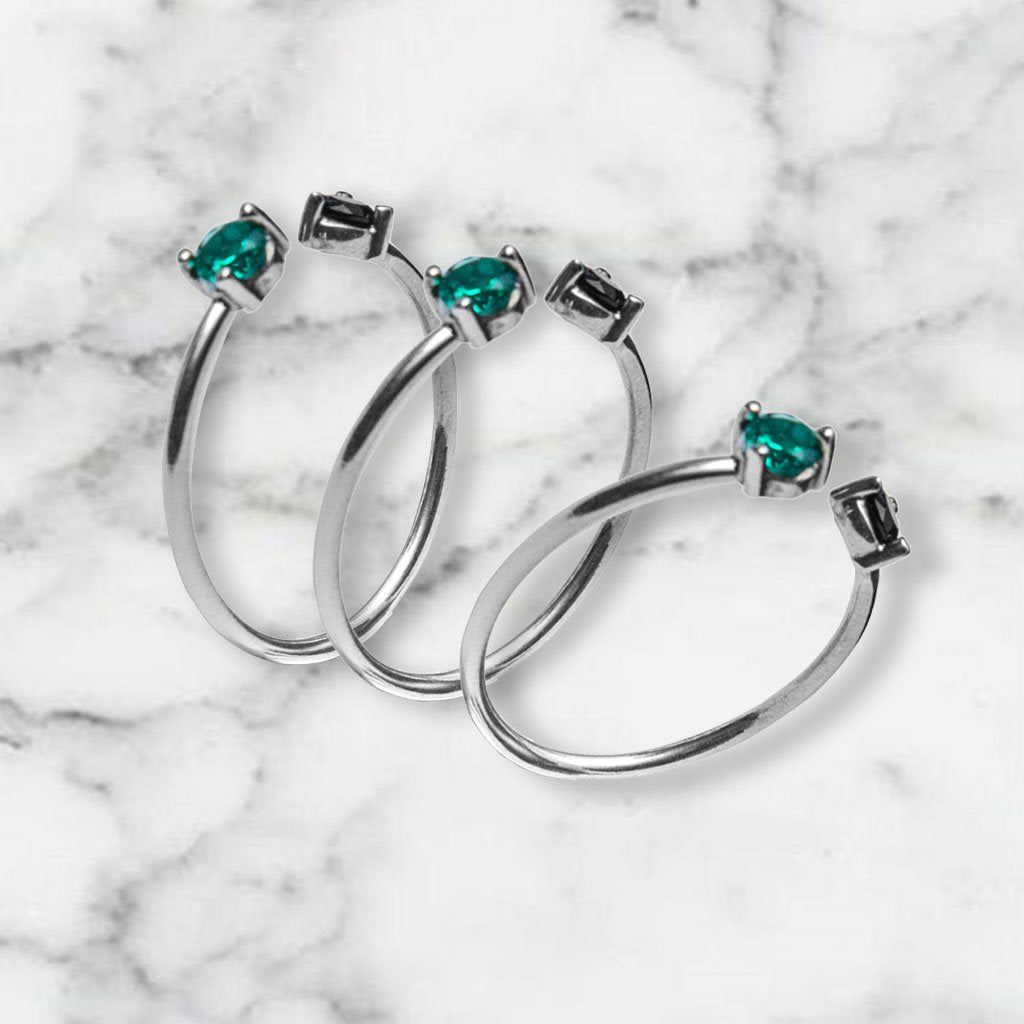 anillo abierto de plata con esmeralda colombiana joyeria