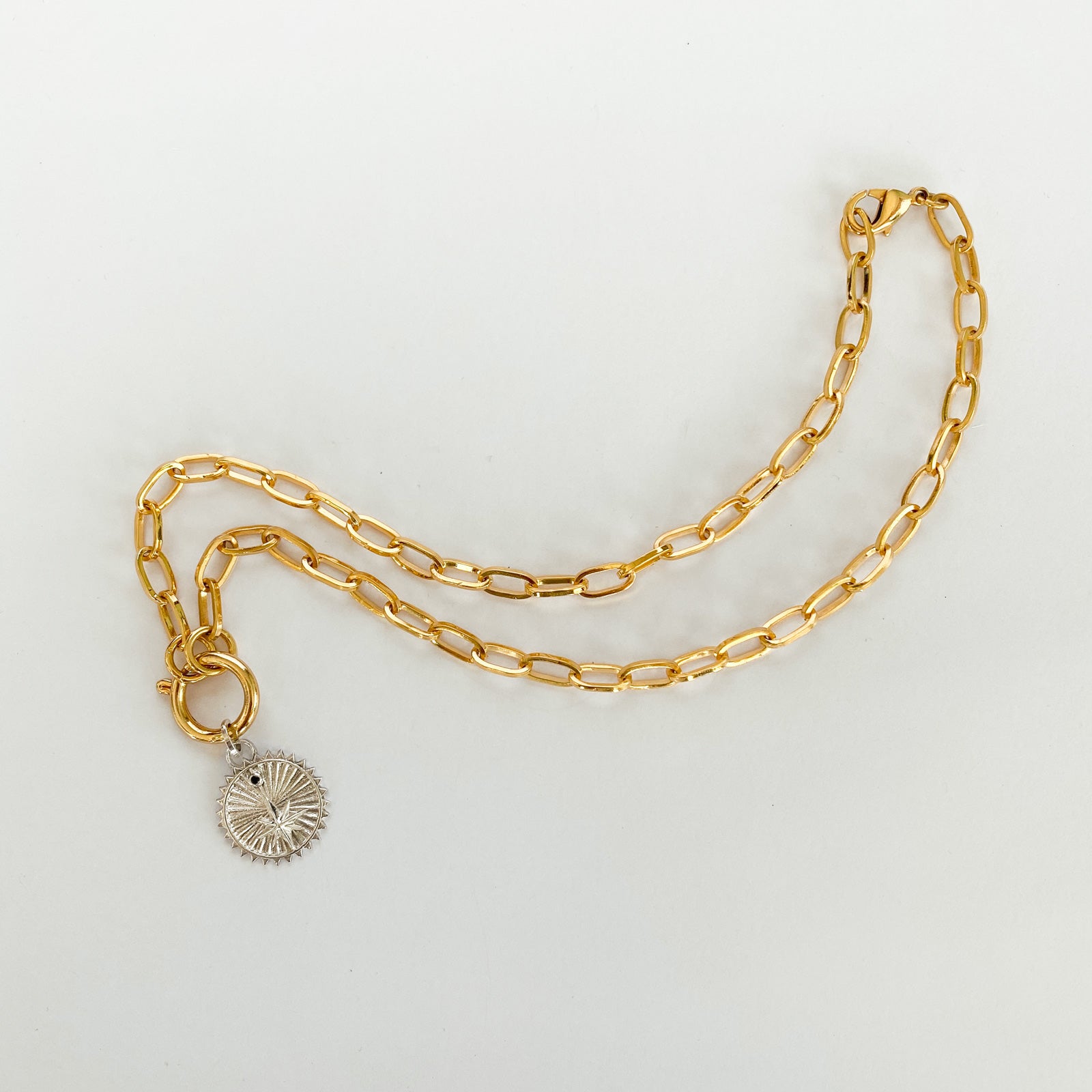 cadena oro dorada gruesa con argolla central lucky chain joyas colombia  medallon estrellas