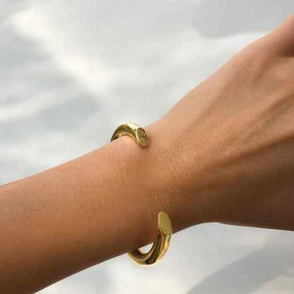 pulsera-aro-dorada-oro-minimalista-ana-buendia-jewelry