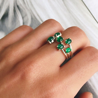 anillo abierto esmeralda colombiana joyas con significado minimalista